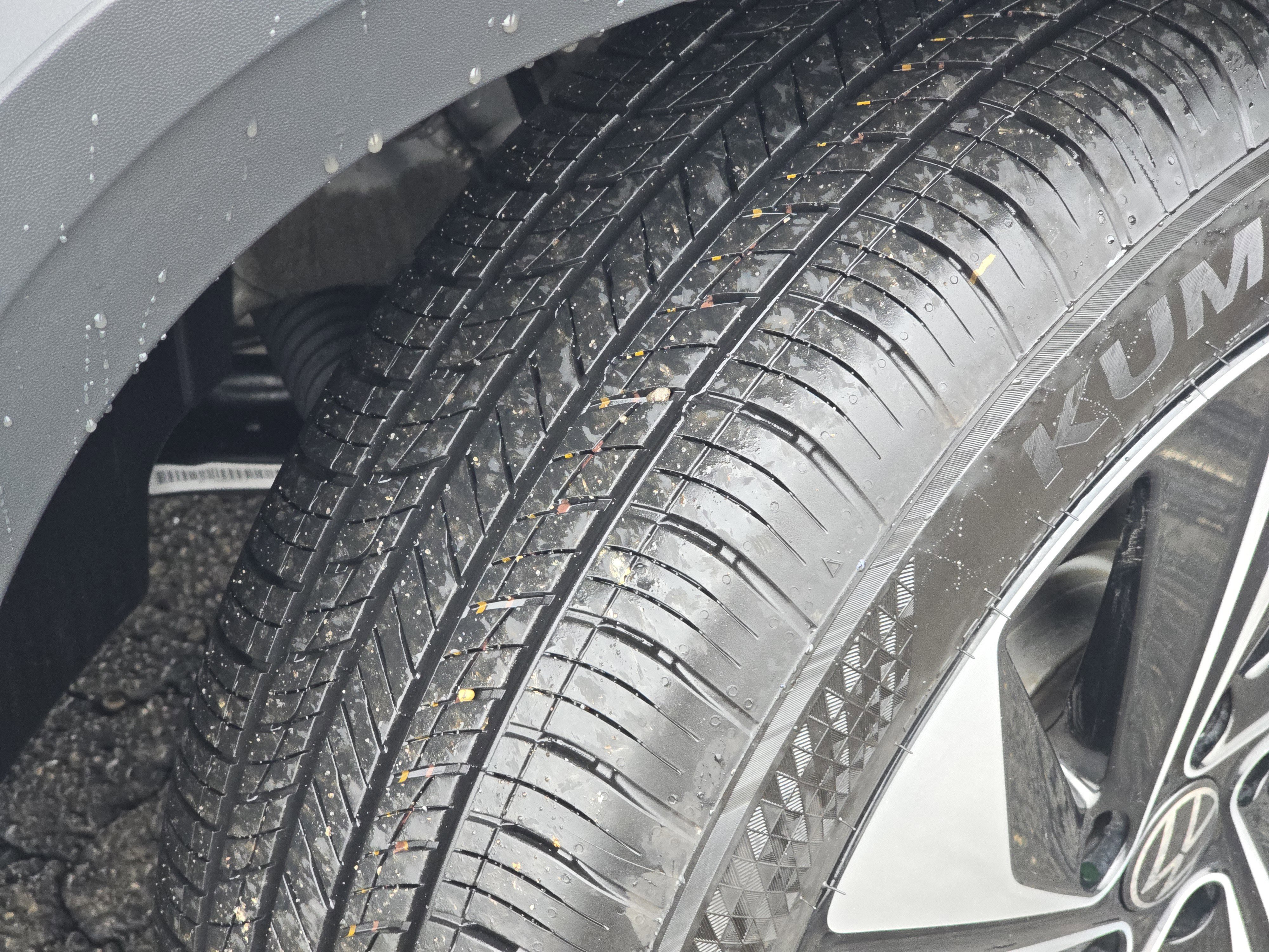 New 2025 Volkswagen Taos SE image 14