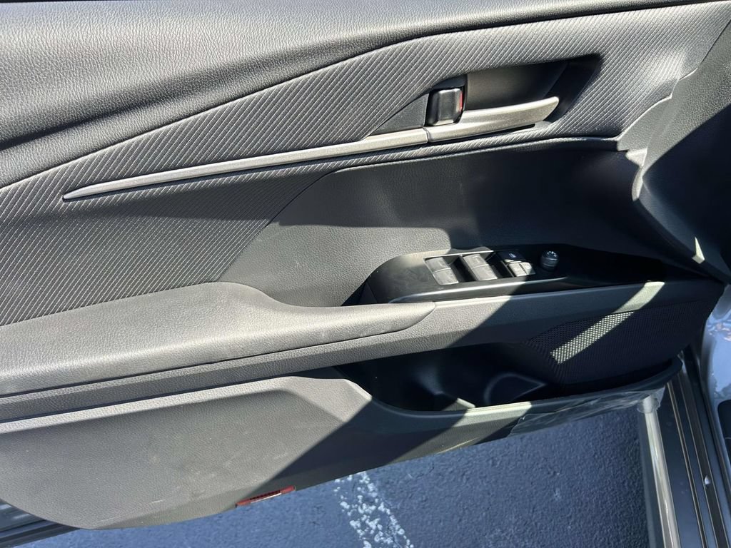 New 2026 Toyota Camry Hybrid FWD image 15