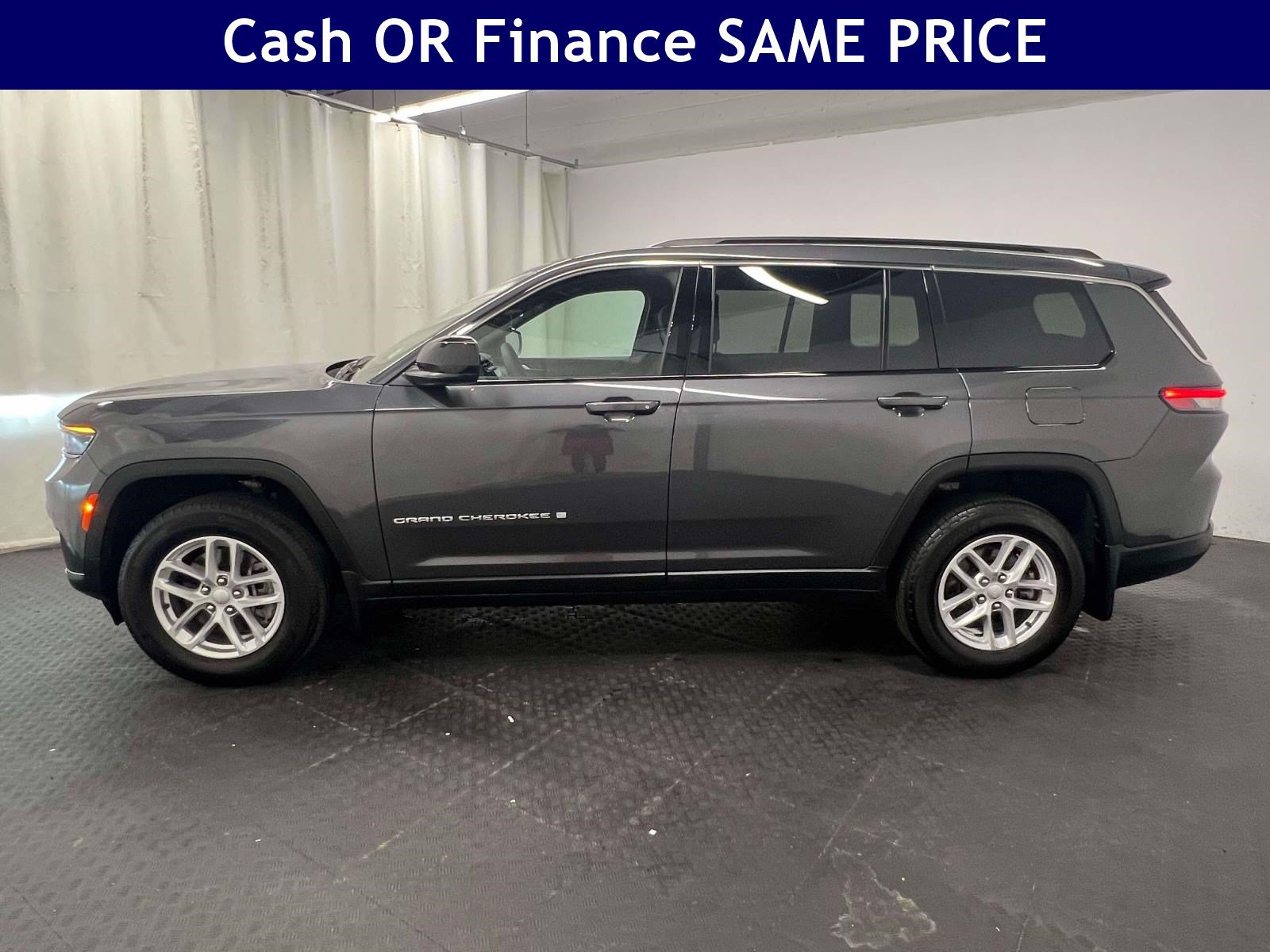 Used 2025 Jeep Grand Cherokee L Laredo AWD/4WD image 11