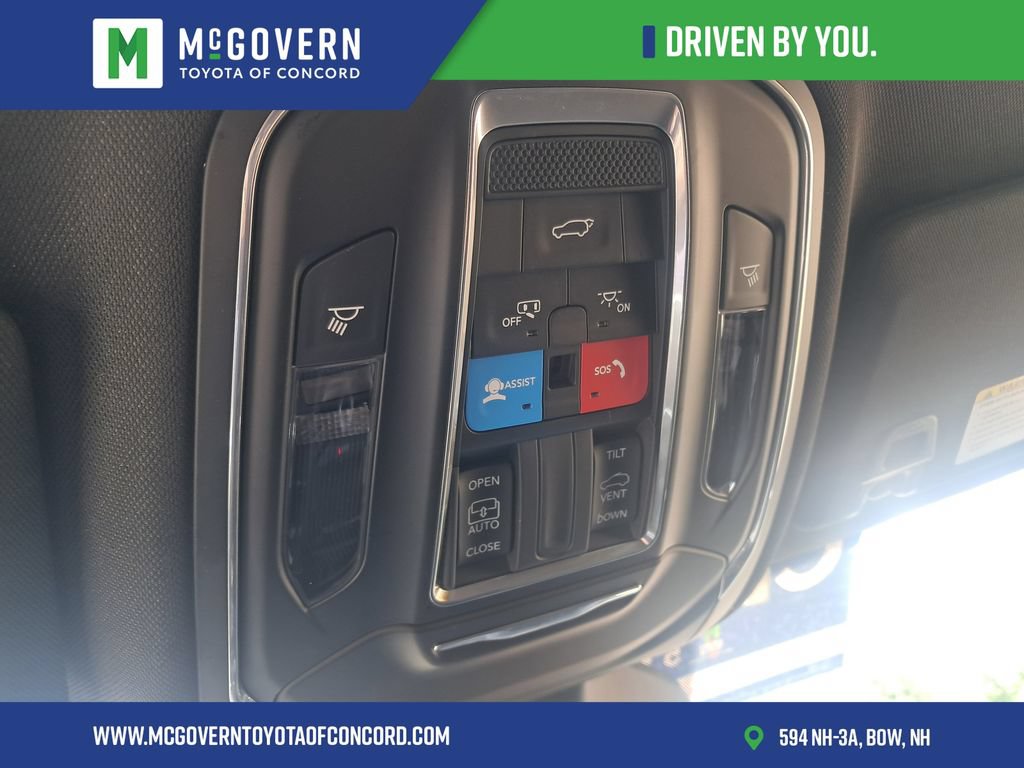 Used 2025 Jeep Grand Cherokee Altitude AWD/4WD image 31