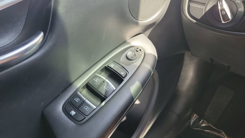Used 2021 INFINITI QX50 Luxe FWD image 19