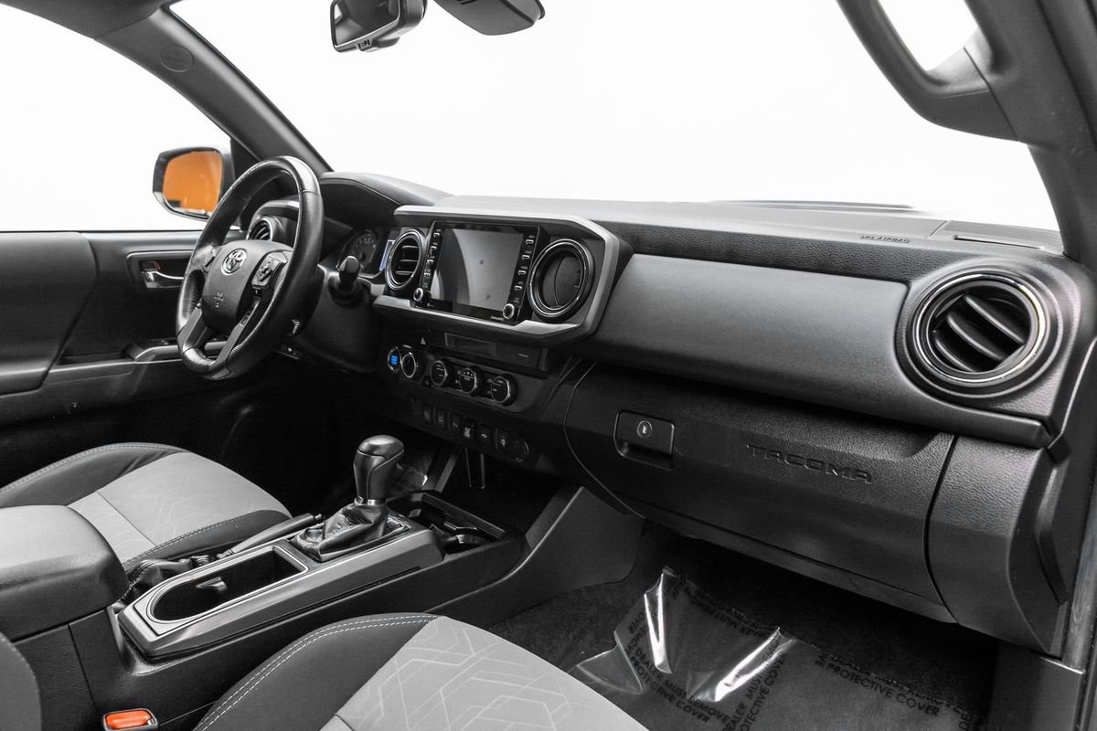 Used 2021 Toyota Tacoma TRD Sport w/ Technology Package image 19