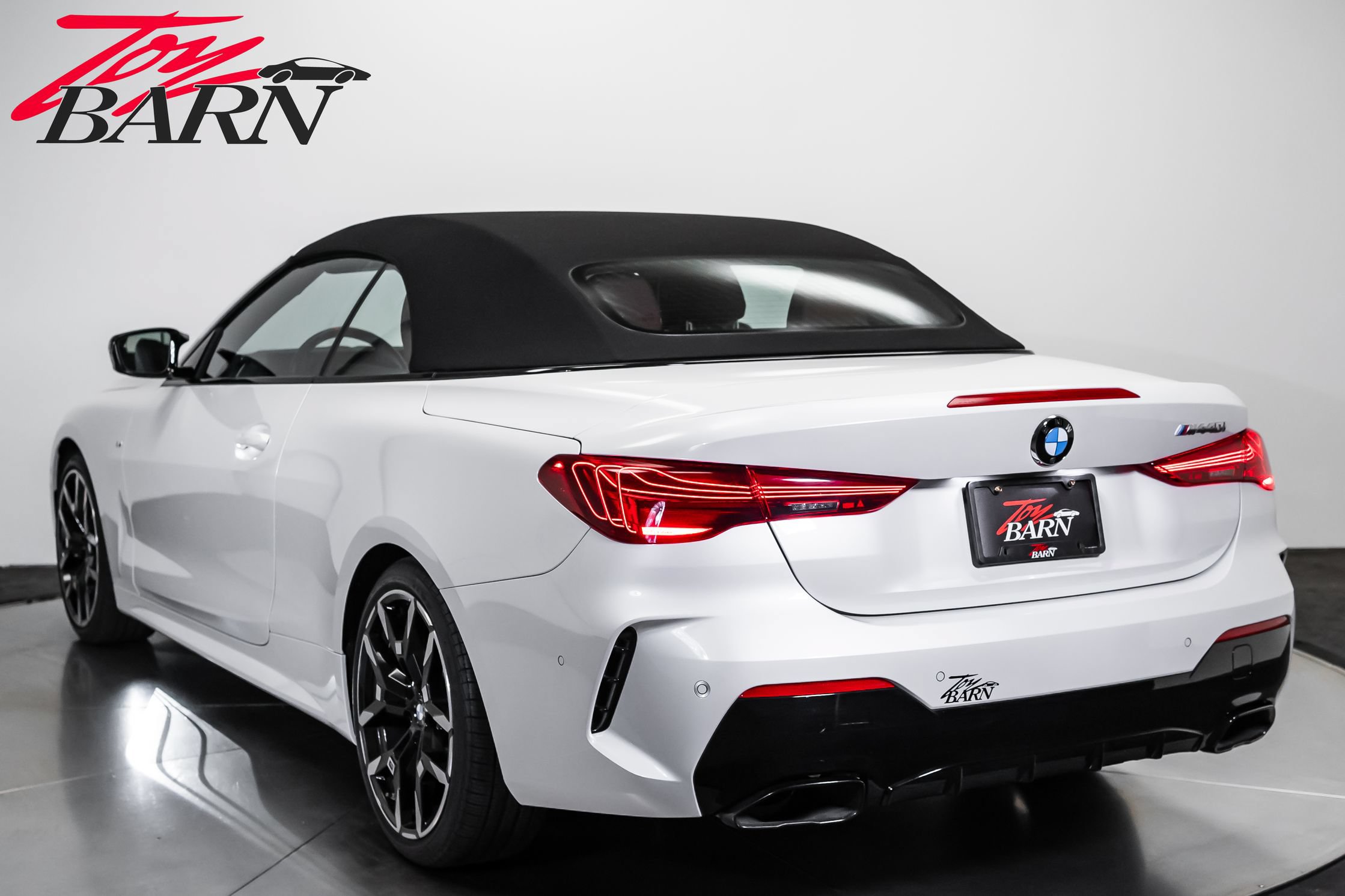 Used 2025 BMW M440i Convertible RWD image 11