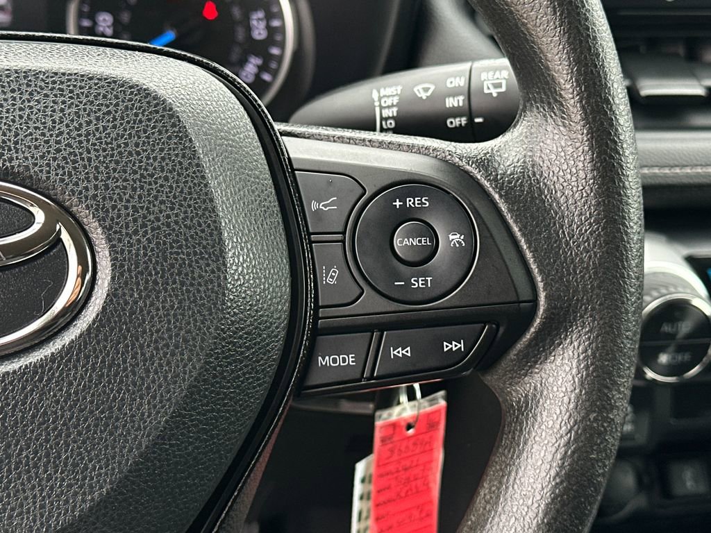 Used 2021 Toyota RAV4 LE AWD/4WD image 23