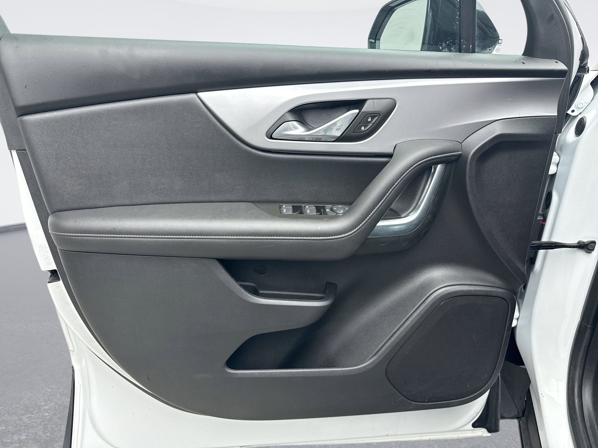 Used 2024 Chevrolet Blazer LT w/ Midnight/Sport Edition image 9