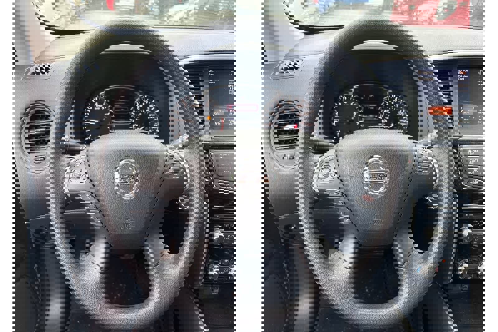 Used 2020 Nissan Pathfinder S image 23