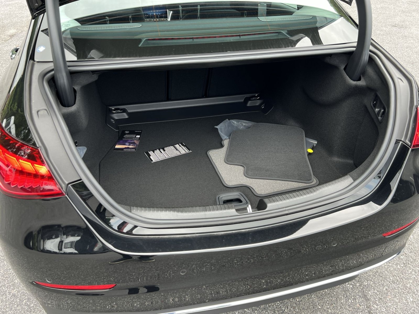 New 2026 Mercedes-Benz C 300 4MATIC Sedan image 31