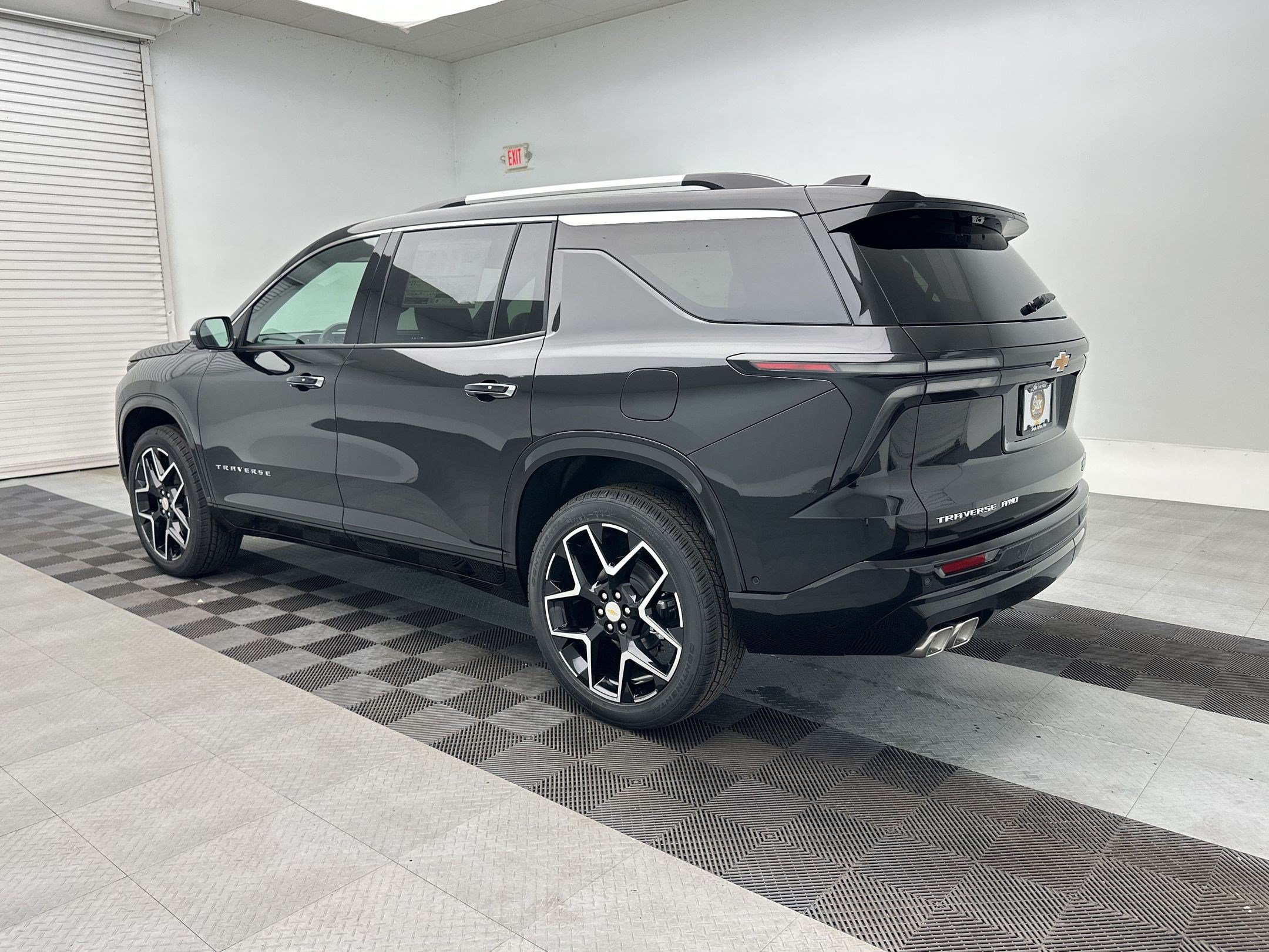 New 2026 Chevrolet Traverse High Country w/ LPO, Floor Liner Package AWD/4WD image 3
