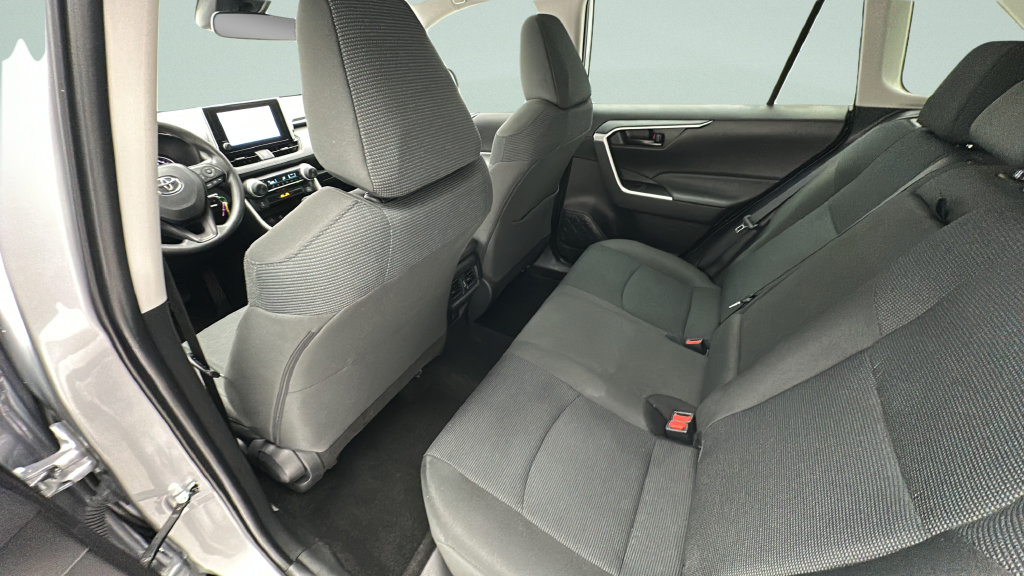 Used 2025 Toyota RAV4 LE AWD/4WD image 10