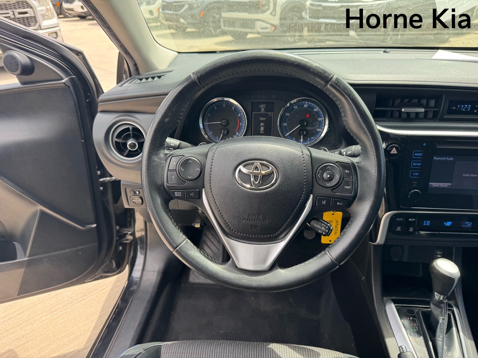 Used 2018 Toyota Corolla SE w/ Carpet Mat Package (TMS) FWD image 16