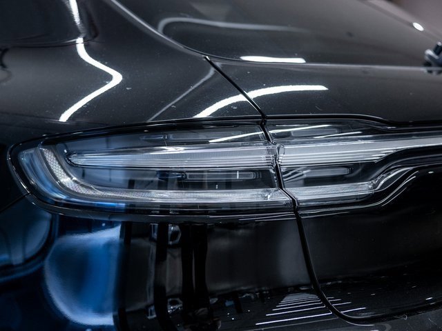 Certified 2025 Porsche Macan image 23