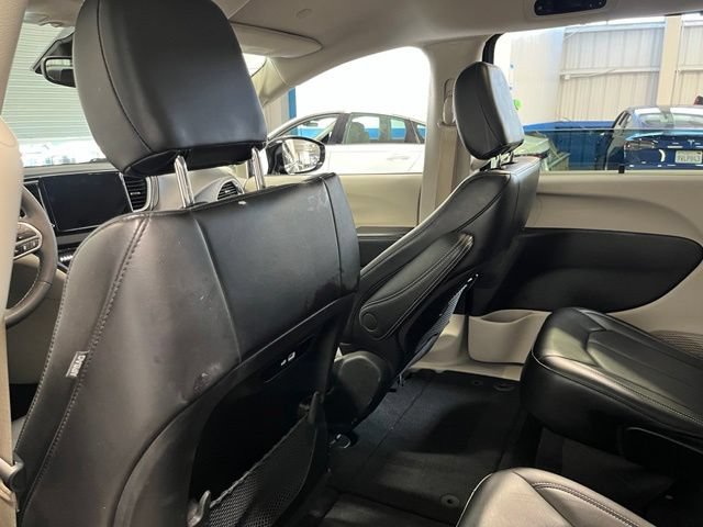 Used 2024 Chrysler Pacifica Touring-L FWD image 18