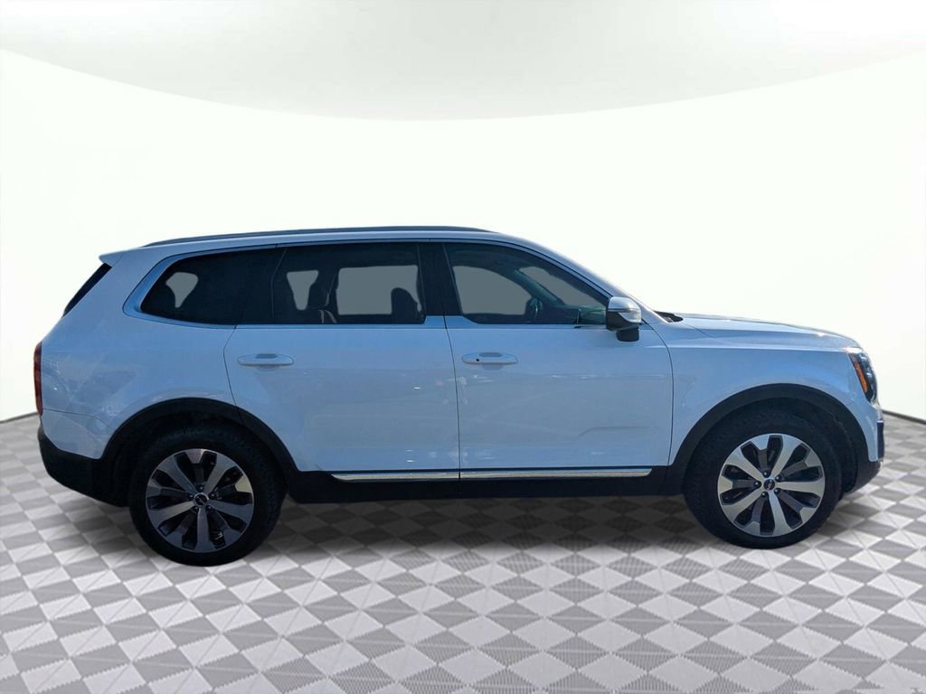 Used 2022 Kia Telluride EX w/ EX Premium Package FWD image 2