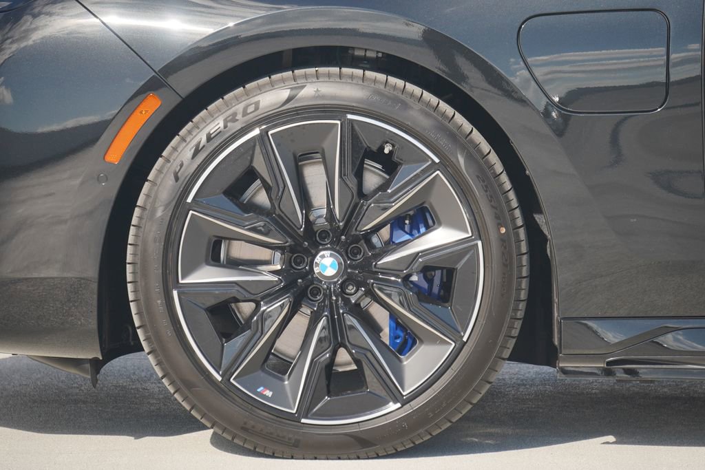 New 2026 BMW 750e xDrive w/ Premium Package image 5