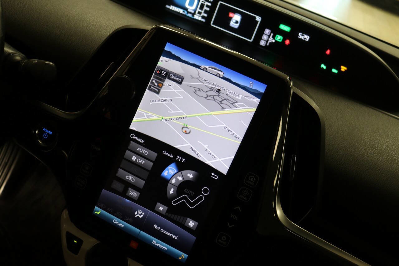 Used 2017 Toyota Prius Prime Advanced image 27