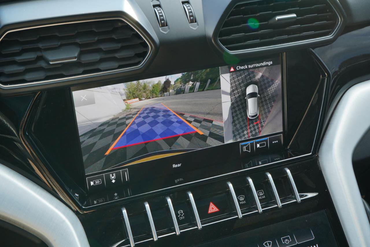 Used 2020 Lamborghini Urus AWD/4WD image 40