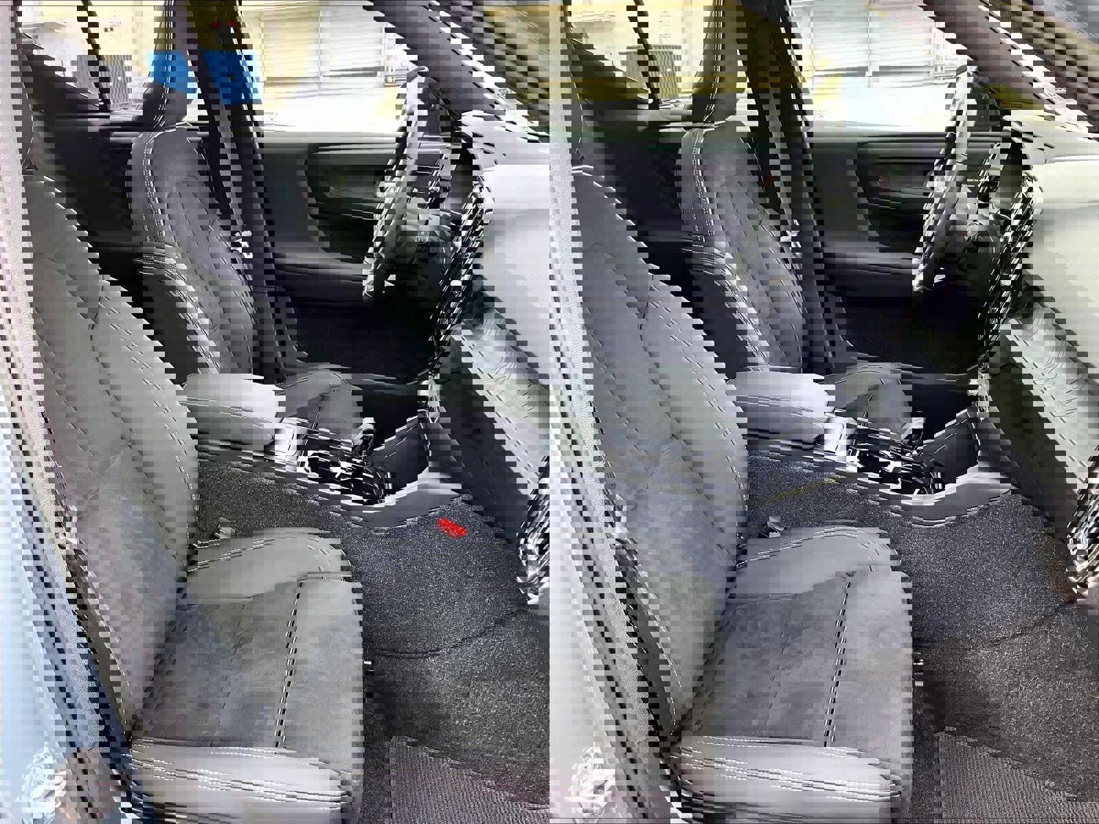 Used 2023 Volvo XC40 Recharge Ultimate AWD/4WD image 9