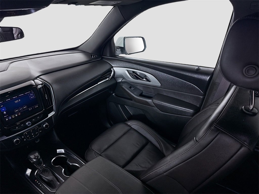 Used 2022 Chevrolet Traverse LT image 23