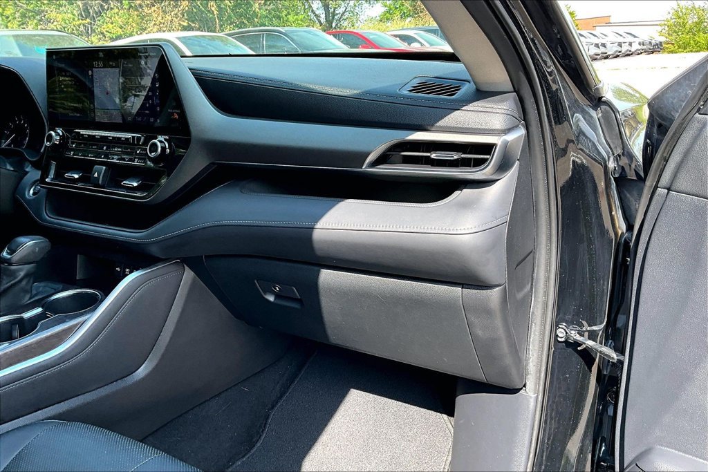 Used 2021 Toyota Highlander Limited w/ Protection Package #3 (TMS) AWD/4WD image 19