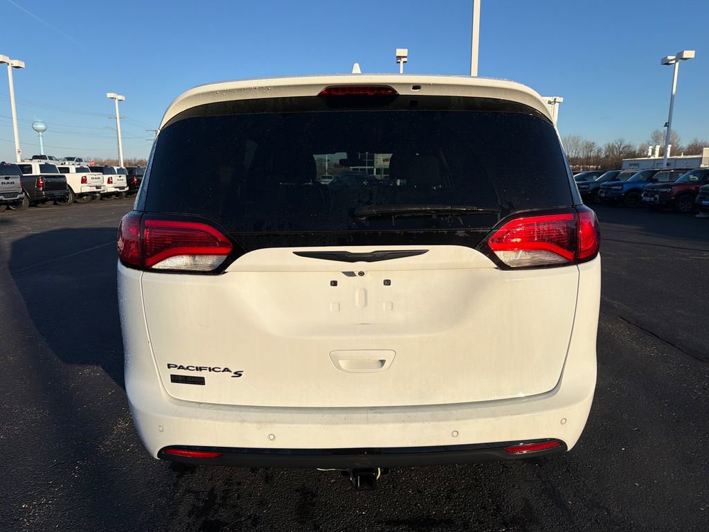 Used 2019 Chrysler Pacifica Touring-L w/ S Appearance Package image 4
