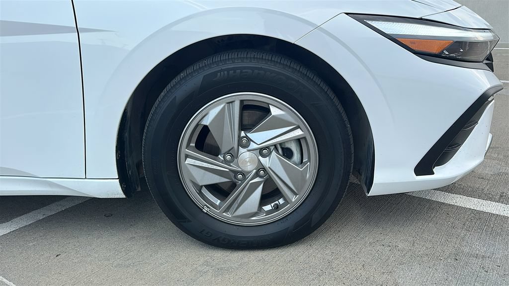 Used 2026 Hyundai Elantra SE FWD image 15