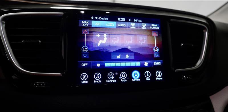 Used 2017 Chrysler Pacifica Touring-L Plus FWD image 22