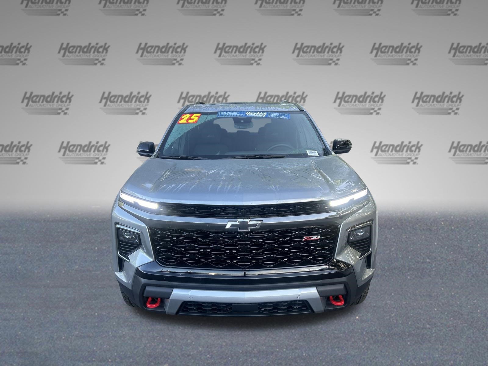 Used 2025 Chevrolet Traverse Z71 w/ Enhanced Driving Package AWD/4WD image 3
