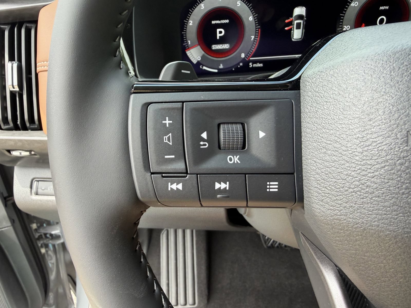 New 2026 Nissan Pathfinder Platinum FWD image 15