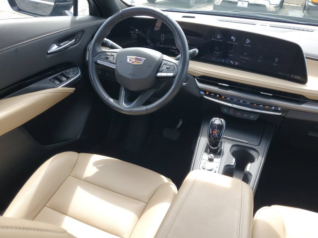Certified 2024 Cadillac XT4 Luxury w/ Cold Weather Package AWD/4WD image 14