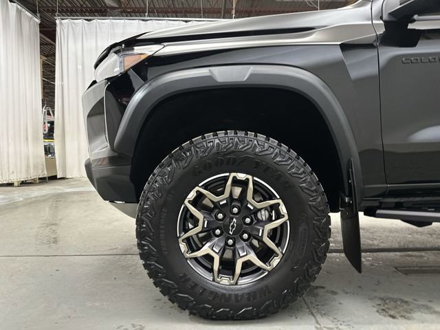 Used 2025 Chevrolet Colorado ZR2 w/ Technology Package image 23