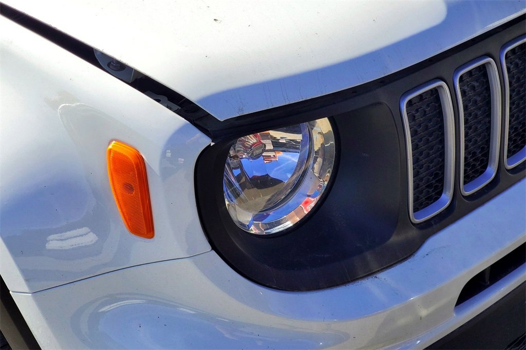 Used 2023 Jeep Renegade Latitude image 2
