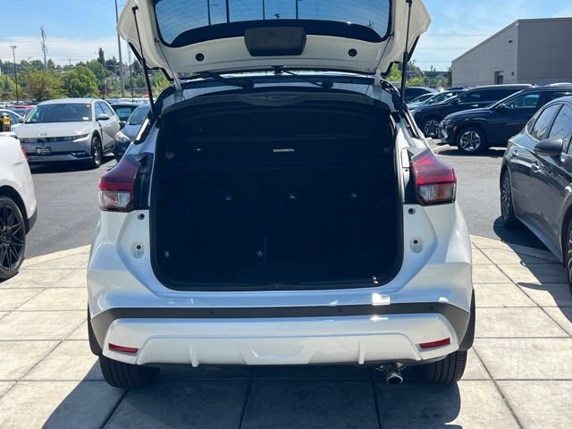 Used 2023 Nissan Kicks SR w/ SR Premium Package FWD image 9