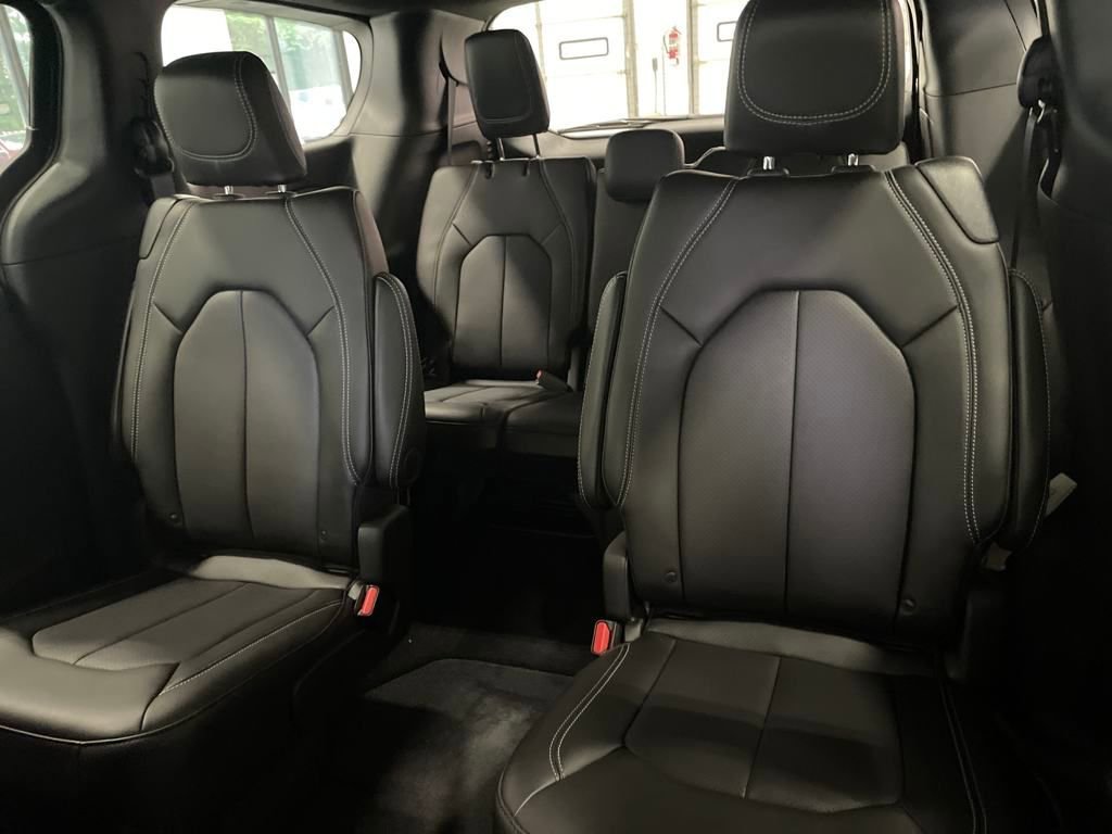 New 2025 Chrysler Pacifica Select image 13