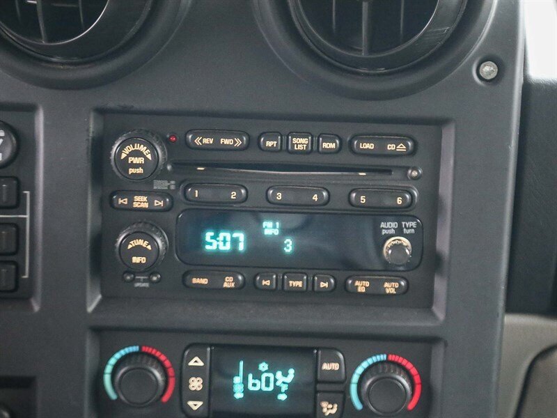Used 2005 HUMMER H2 w/ Preferred Equipment Group AWD/4WD image 16