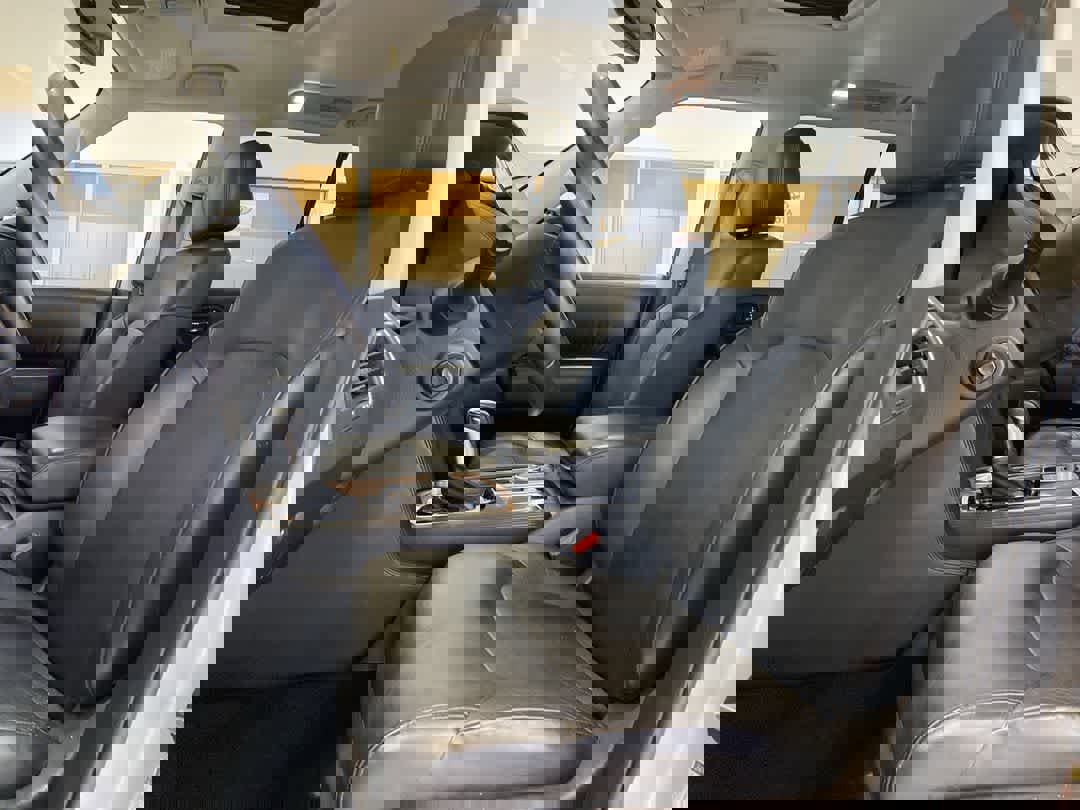 Used 2022 Nissan Armada SL w/ Captain's Chairs Package image 11