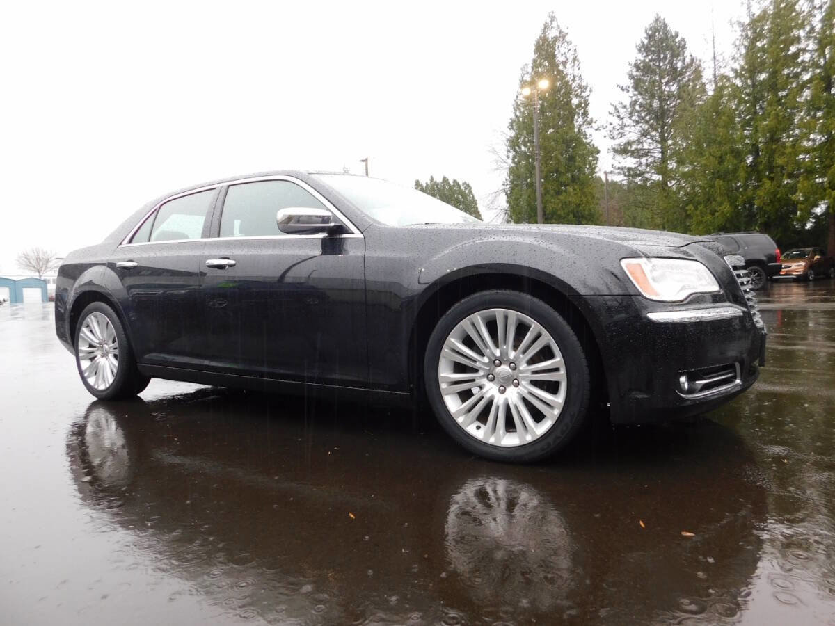 Used 2013 Chrysler 300 C w/ Light Group RWD image 1