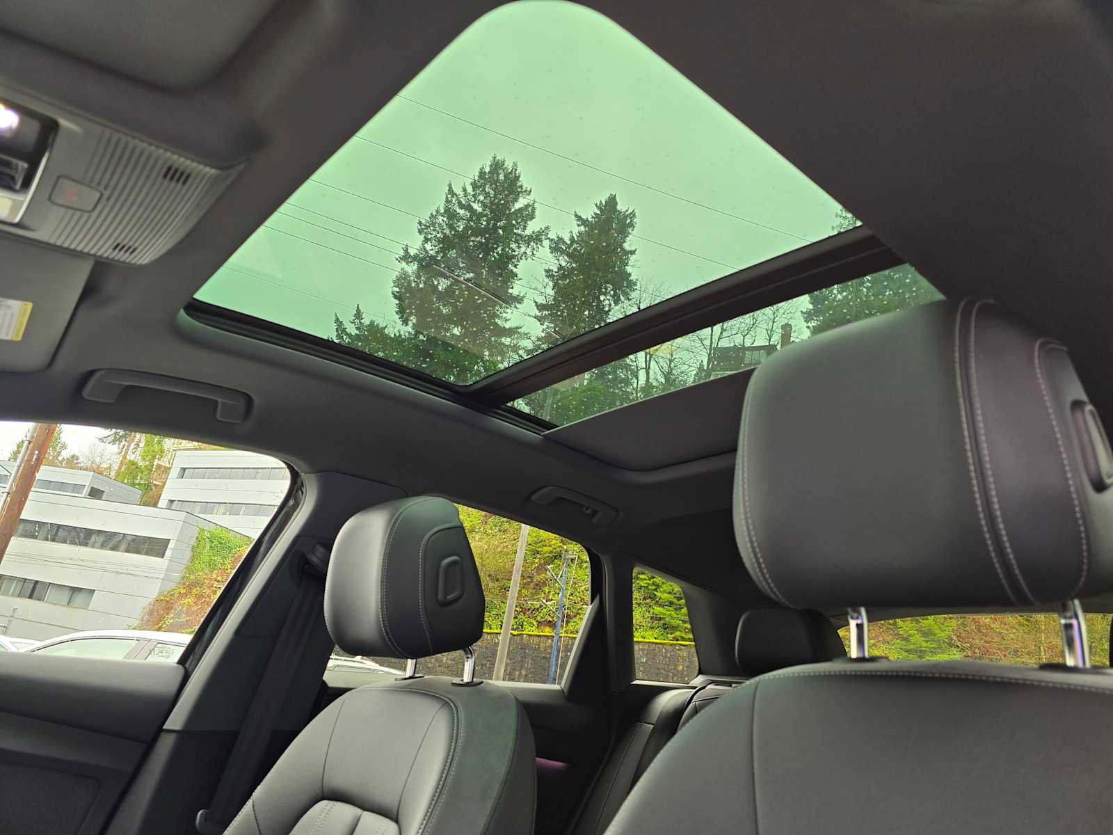 Used 2022 Audi Q4 e-tron Prestige image 22