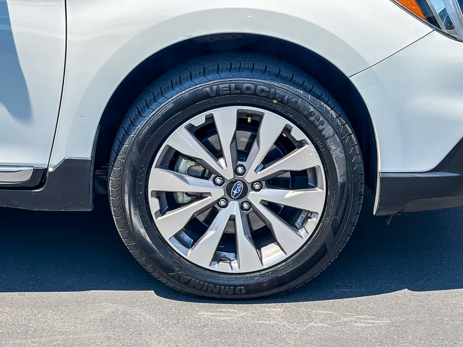 Used 2017 Subaru Outback 3.6R Touring AWD/4WD image 9