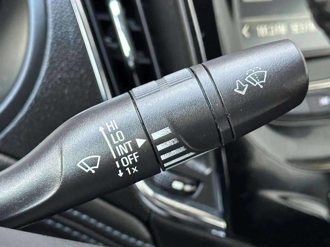 Used 2017 Chevrolet Cruze Premier FWD image 24