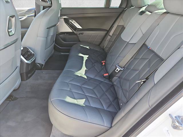 Used 2026 BMW 750e xDrive AWD/4WD image 18