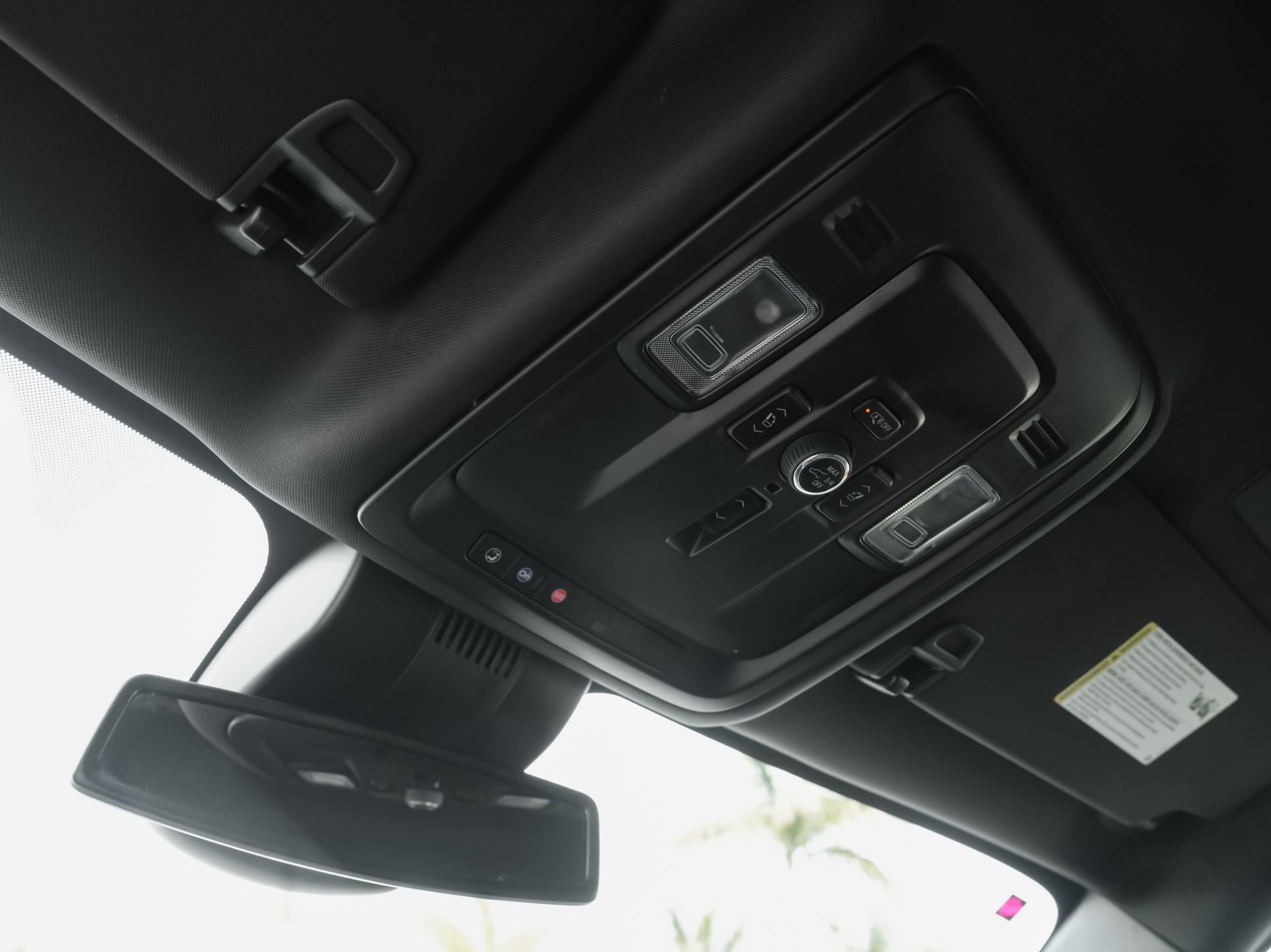 Used 2025 GMC Yukon Denali RWD image 19
