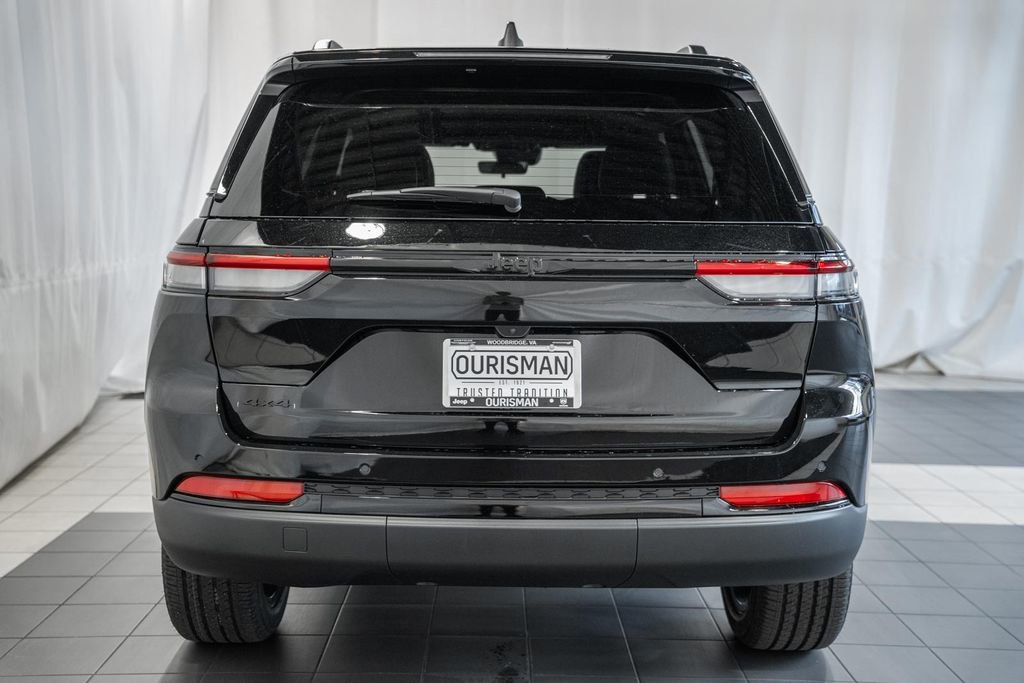 New 2025 Jeep Grand Cherokee Altitude image 5