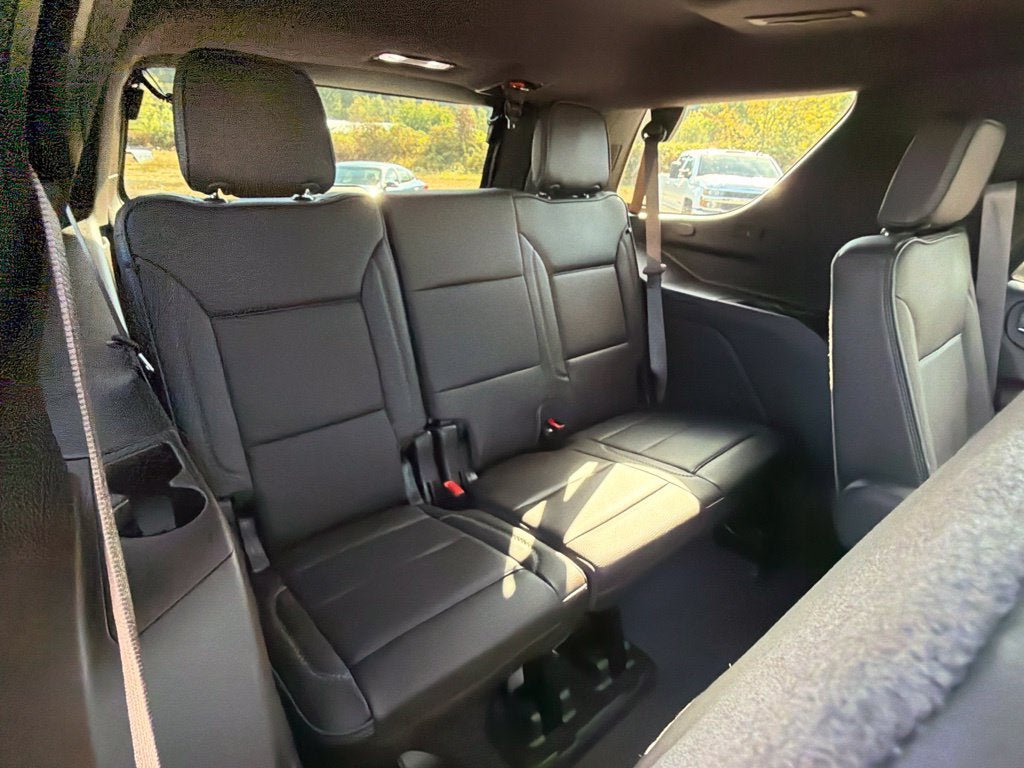 Used 2024 GMC Yukon Denali w/ Advanced Technology Package AWD/4WD image 13