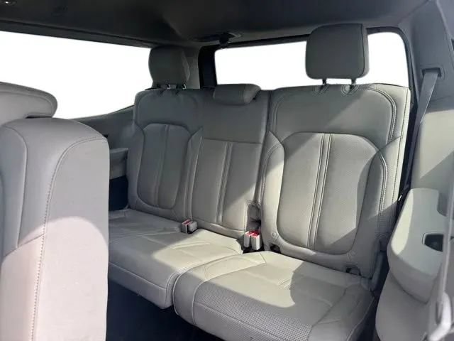 Used 2024 Jeep Wagoneer Series II w/ Flexible Seating Group AWD/4WD image 19