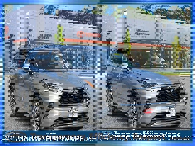 Used 2023 Toyota Highlander Platinum image 1