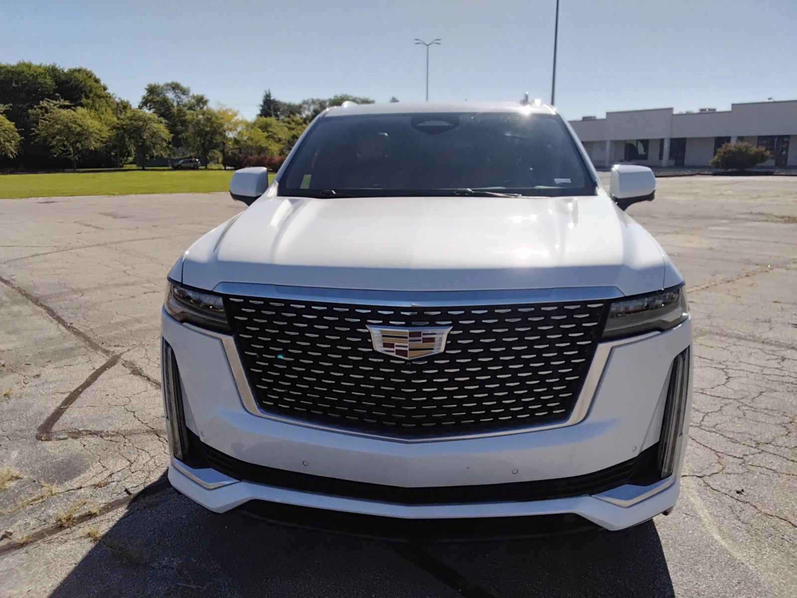 Used 2021 Cadillac Escalade Premium Luxury AWD/4WD image 2