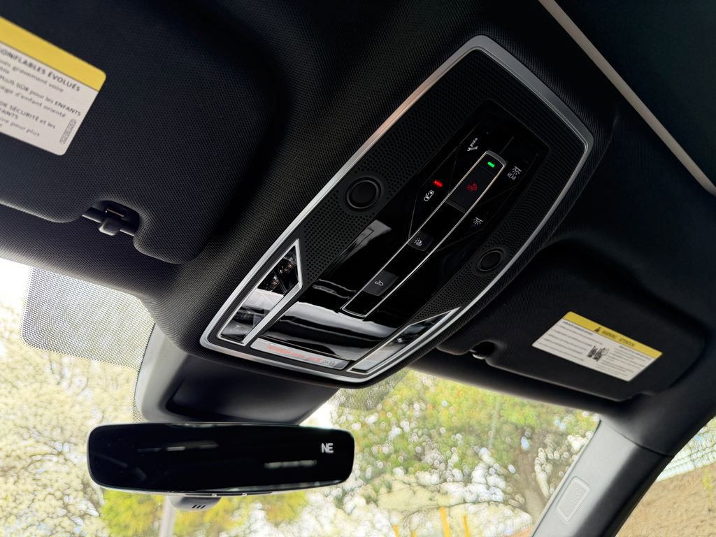 Used 2025 Audi S8 image 28