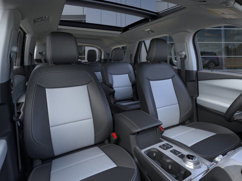 Used 2024 Ford Explorer XLT w/ Equipment Group 202A image 11