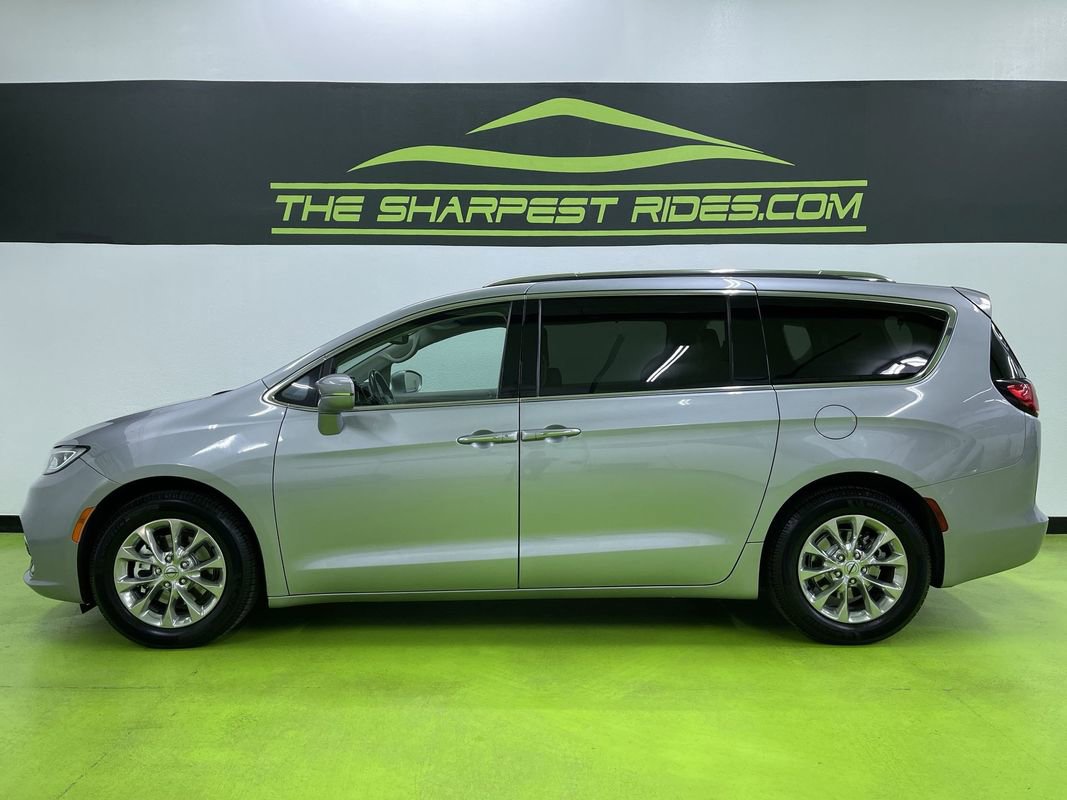 Used 2021 Chrysler Pacifica Touring-L image 6
