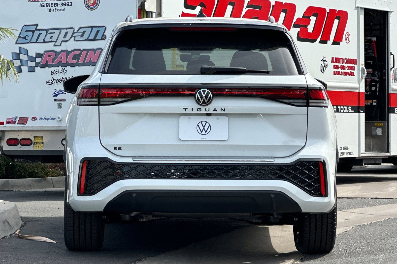 New 2026 Volkswagen Tiguan SE R-Line FWD image 6